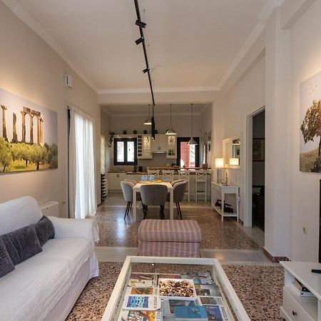 Angelinas Quarters - Kalamata Mediterranean Villas Eksteriør billede