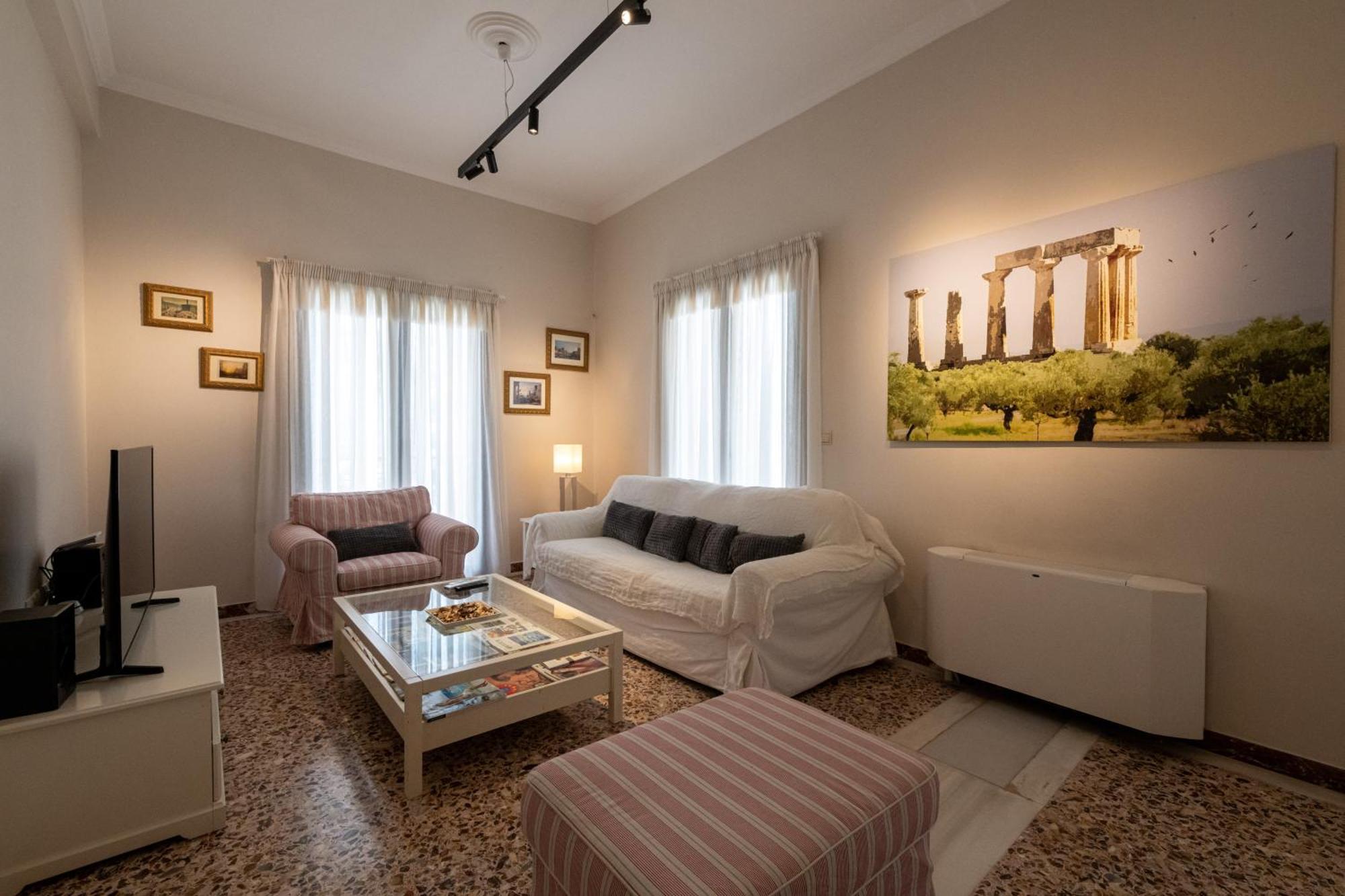 Angelinas Quarters - Kalamata Mediterranean Villas Eksteriør billede