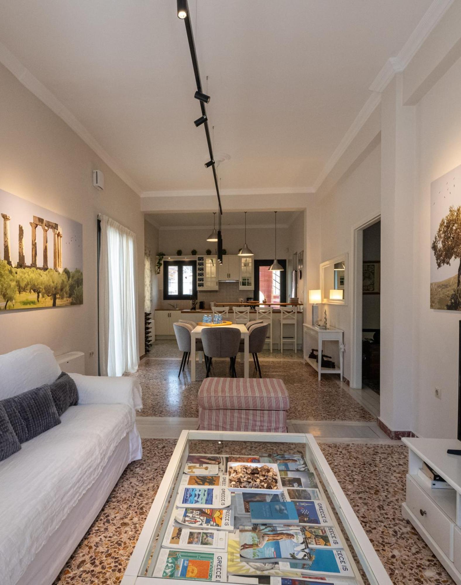 Angelinas Quarters - Kalamata Mediterranean Villas Eksteriør billede