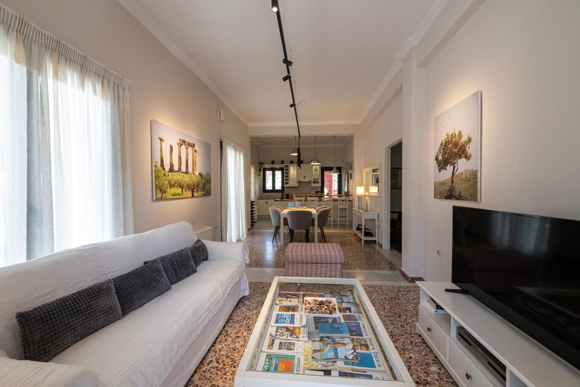 Angelinas Quarters - Kalamata Mediterranean Villas Eksteriør billede